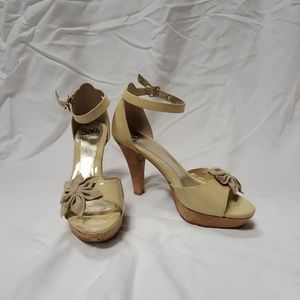 Sofft, leather strappy high-heal sandle.